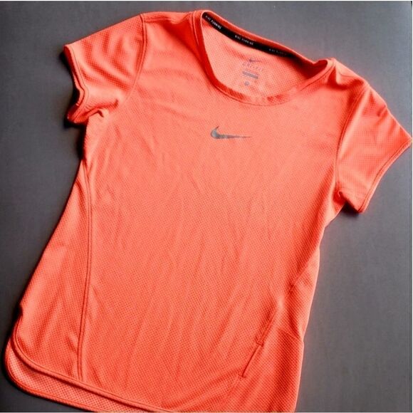 🎀WOMEN'S Nike Dri Fit shirt - Picture 1 of 2